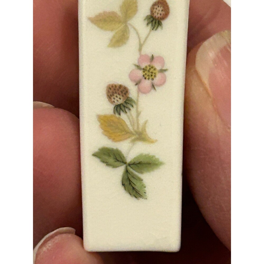(2) Wedgwood Miniature Vases - Picture 12 of 12